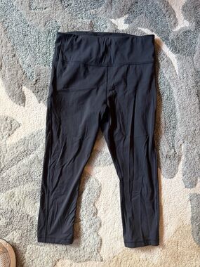 Black High-Waisted Athleta Leggings medium ultimate stash pocket capri